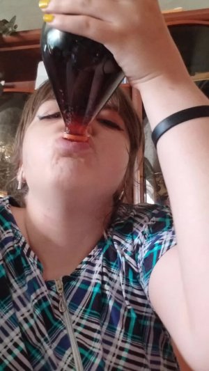 выпиваю целую бутылку залпом