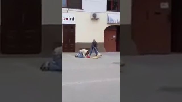 Драка дворников на метлах. смотреть онлайн