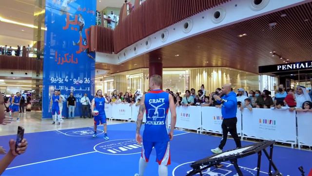 DUNK STUNTS IN THE MALL смотреть онлайн