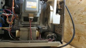 Микроволновка работает но не греет. Микроволновая печь не греет продукты.