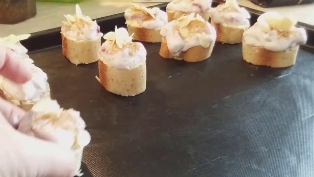 Пироги с мясом и грибами