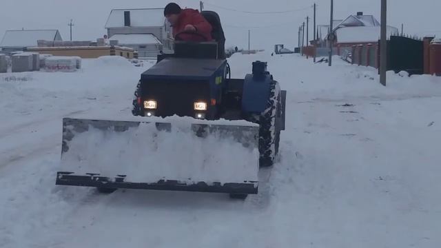Самодельный трактор,дрифт и чистка снега!!! смотреть онлайн