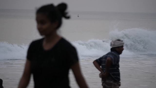 Kerala's best beaches in Varkala! Cliff cafes, sea food and things to do w/ Tanya Khanijow смотреть онлайн