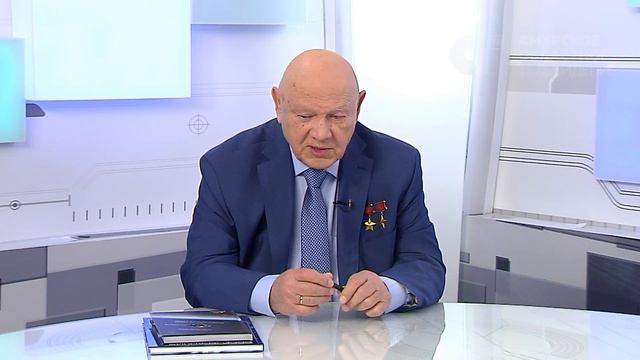 В центре внимания Владимир Джанибеков смотреть онлайн