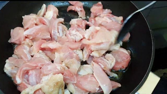 Курица с лисичками в сметане. Пальчики оближешь смотреть онлайн