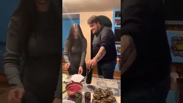 Оригинальный способ определения пола. Гендер пати смотреть онлайн