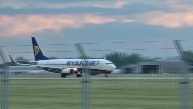 Ryanair in airport Ostrava Mošnov смотреть онлайн
