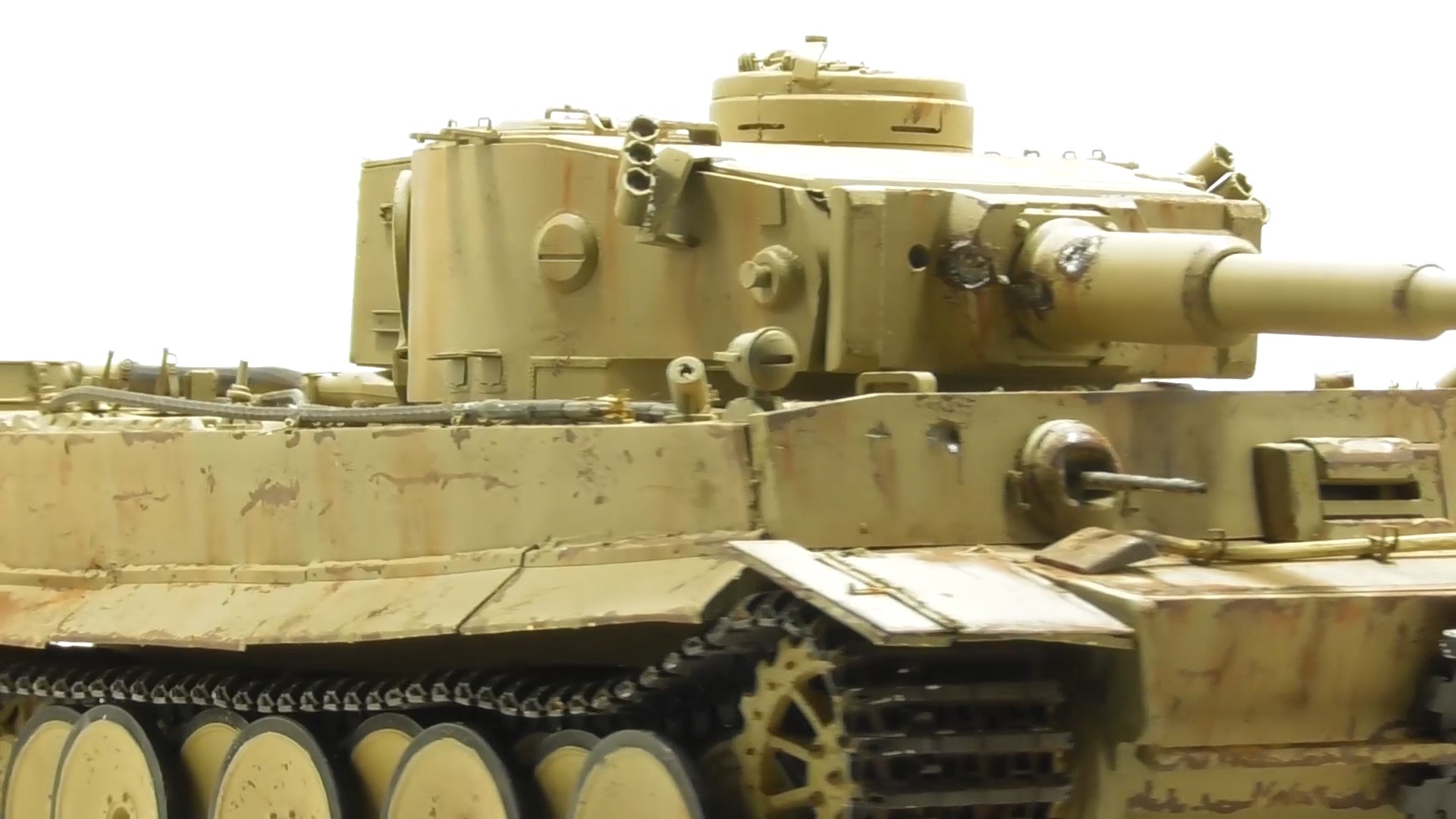 Сборка масштабной модели TIGER 1 ausf e ранняя модель от "ЗВЕЗДЫ" в масштабе 1:35 - завершение смотреть онлайн