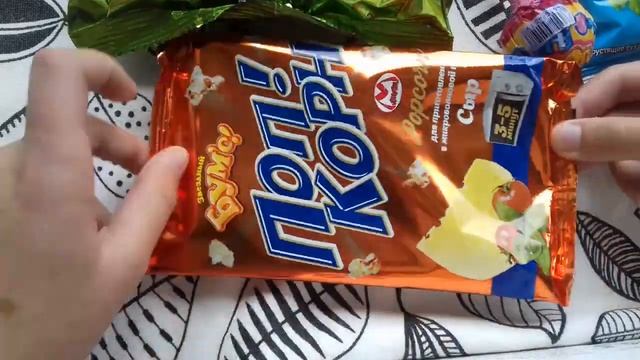 Что купит школьник на 100 рублей / Что купит школьница за 100 рублей. смотреть онлайн