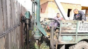 Забиваем сваи, ж/б, под откатные ворота.