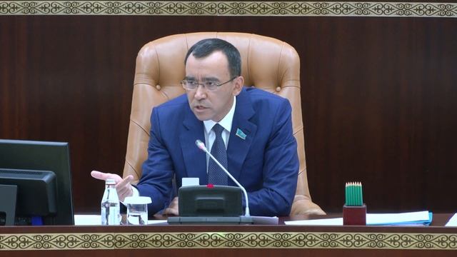 Маулен Ашимбаев: Банки кредитуют граждан вместо того, чтобы вкладываться в реальный сектор экономик смотреть онлайн