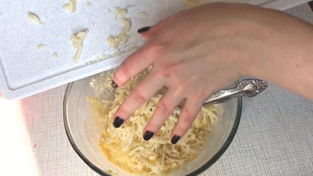 Пальчики оближешь! Картофельные котлеты с сыром ?? Ну, ОЧЕНЬ вкусный и простой рецепт. смотреть онлайн