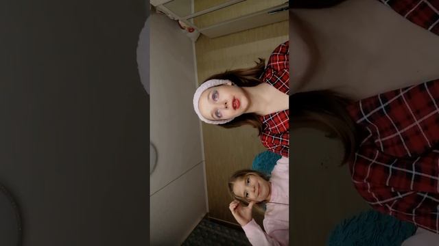 моим макияжем управляет дочка маминой подруги 2 часть ❄️ смотреть онлайн