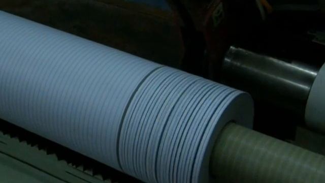 Нарезка прозрачного плёночного двустороннего скотча.