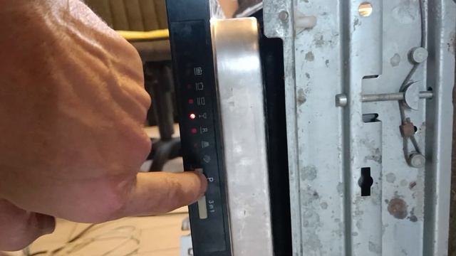 заглючило посудомоечную машинку Haier, заменили на плате Viper смотреть онлайн