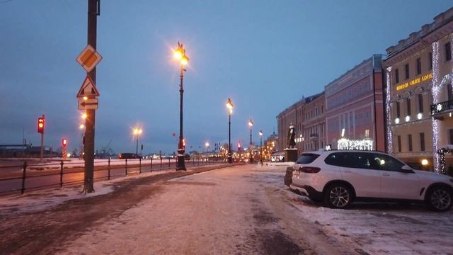 Russia Saint Petersburg. Walk in the early morning. Middle Avenue смотреть онлайн