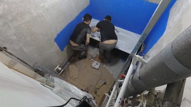 Переносим полотенцесушитель. Установка ванны. Ремонт ванной комнаты ( часть2) смотреть онлайн