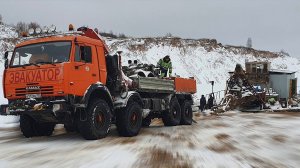 100-тонный дырявый Тульский "пряник". Вытаскивание рабочего земснаряда на берег.