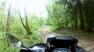 КВАДРОЦИКЛ CFMOTO Х10 едет в грязь.