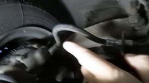 Почему тянет,уводит в сторону при торможении.