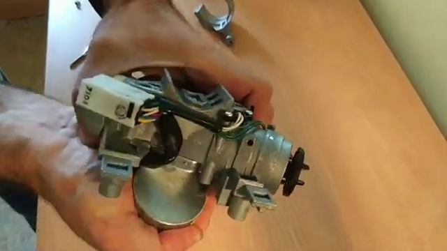 Как открывается замок руля магнитом смотреть онлайн