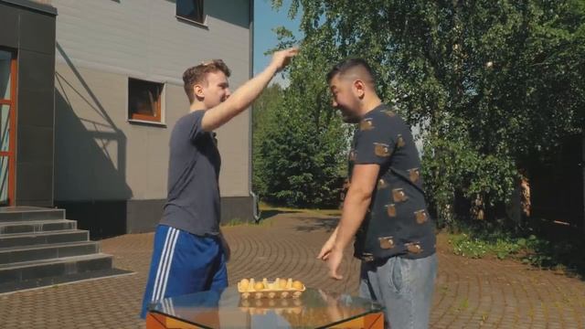 Yekindar vs keeN: Битва на яйцах смотреть онлайн