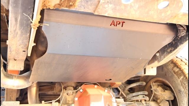 Land Rover Defender APT Fuel Tank Guard смотреть онлайн