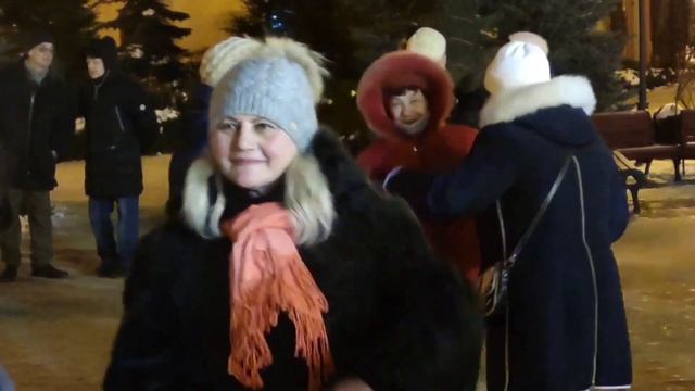 Вечер синий Танцы в парке Горького Аня Харьков Декабрь 2021 смотреть онлайн