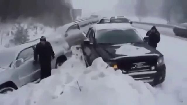 Машины с неба падают