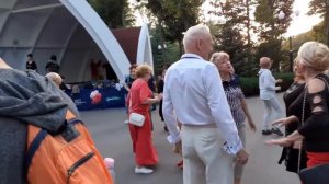 Я ДЛЯ ТЕБЯ ОДНОЙ ЖИВУ ЛЮБОВЬ МОЯ!???_ТАНЦЫ В ПАРКЕ ГОРЬКОГО ХАРЬКОВ СЕНТЯБРЬ 2021.mp4