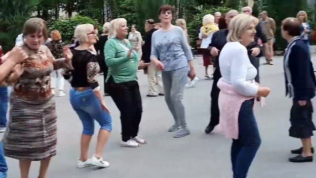 ОБЕЩАЛЧТО Я ТВОЯКОРОЛЕВА ЗВЕЗД Я!!!