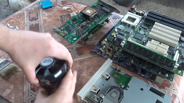 Запуск 2-х системников из 90-х (Подарки от подписчиков #2) смотреть онлайн