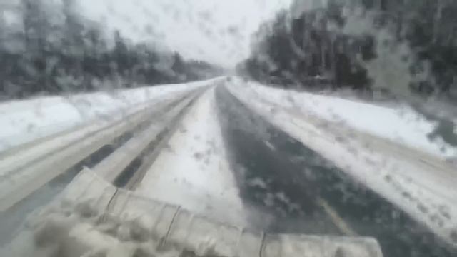 Уборка снега на пяти Снегоуборочных машинах по трассе М7#Трактористмихалыч смотреть онлайн