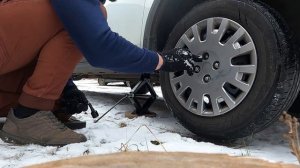 Как правильно заменить колесо на автомобиле. Установка зимних колес.