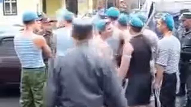 ОМОН против ВДВ ЖЕСТЬ!!! смотреть онлайн