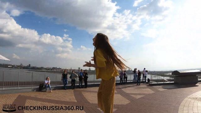 Панорамное видео, локация Казань, Центр семьи Казан, смотровая площадка, девочка танцует под Макеба смотреть онлайн
