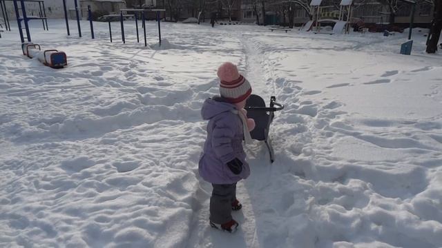 Дети зимой - санки, сугробы, голуби и ледянка - что ещё нужно ребенку зимой? смотреть онлайн