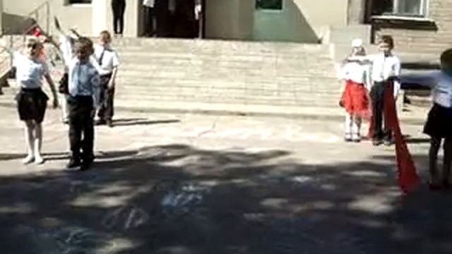 Танец Первоклашек Краматорский УВК смотреть онлайн
