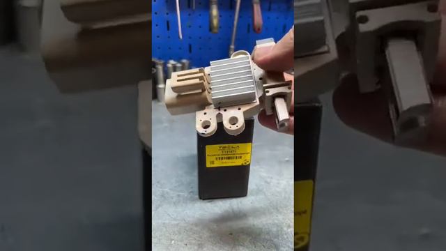 Регулятор напряжения генератора ТТ31871 (Tesla Technics)