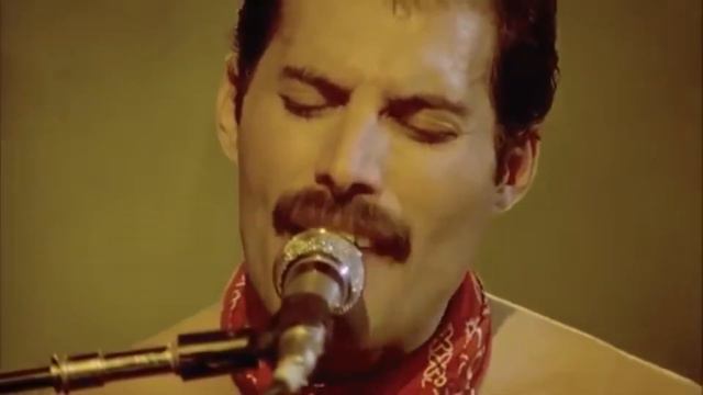 Queen - We Are the Champions, but Freddie Mercury has too many voice cracks смотреть онлайн
