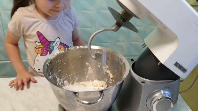 Пироги с грушей и карамелью