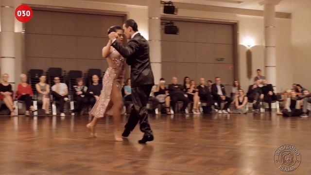 Paulina Mejía and Juan David Vargas – Arrabalera смотреть онлайн