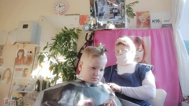 Стрижём мальчика под Фейд смотреть онлайн