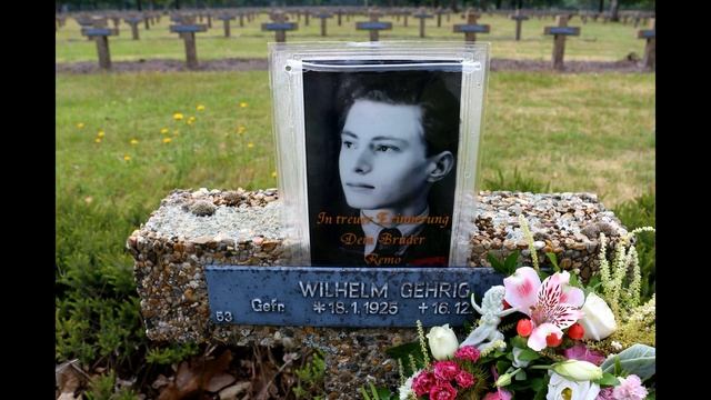 Lommel Military Cemetery Belgium ,Soldatenfriedhof Lommel Belgien 1 Kreuz Für 2 Soldaten