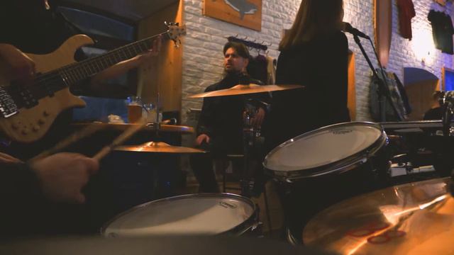 Zooma - Тулула(Чичерина cover) Ivan Salo drum cam live in СКВОТ смотреть онлайн