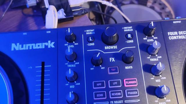 Numark Mixtrack Platinum FX