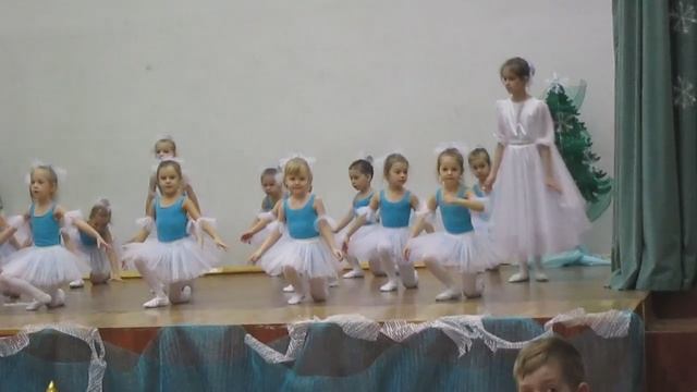 танец снежинок смотреть онлайн