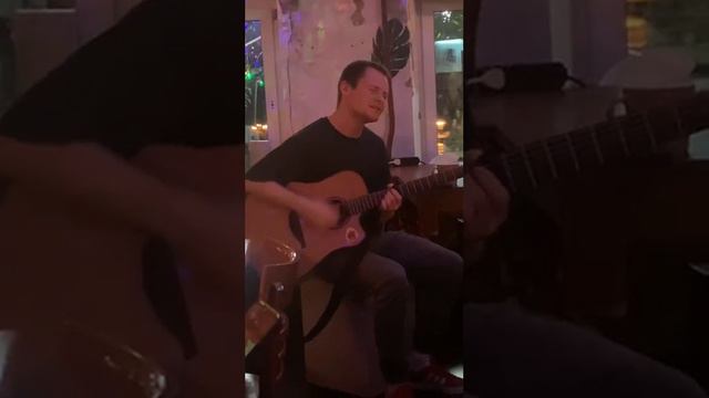 Куда пойти в Москве? На гитарник! Слушать песни под гитару! смотреть онлайн