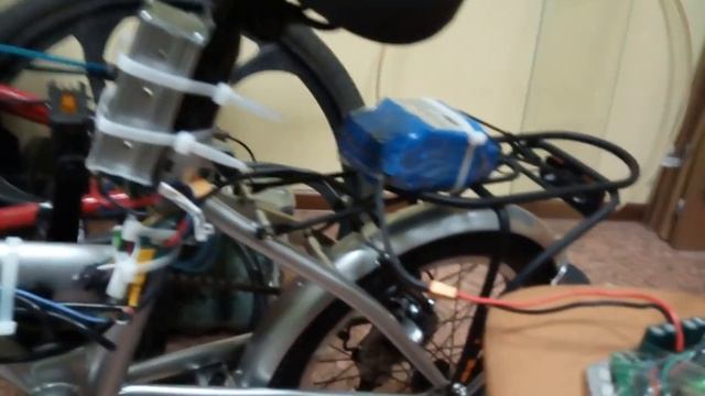 Прототип электро велосипеда со сломанного гироскутера..mp4 смотреть онлайн