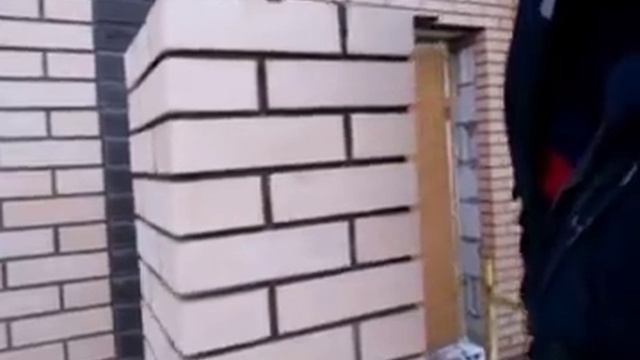 Кирпичная кладка зимой. Маленькие хитрости. смотреть онлайн